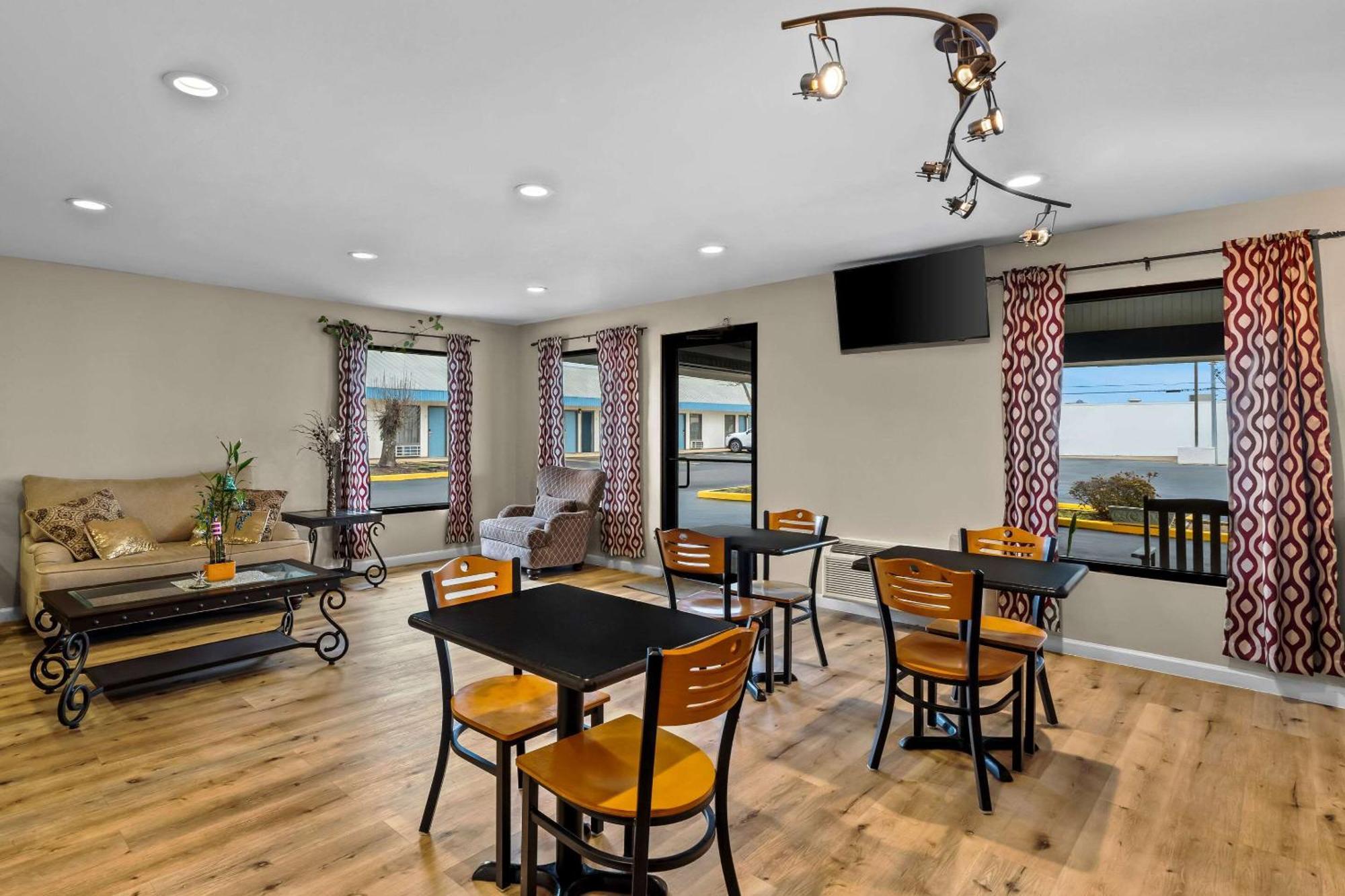 Rodeway Inn & Suites Brookhaven Exteriér fotografie